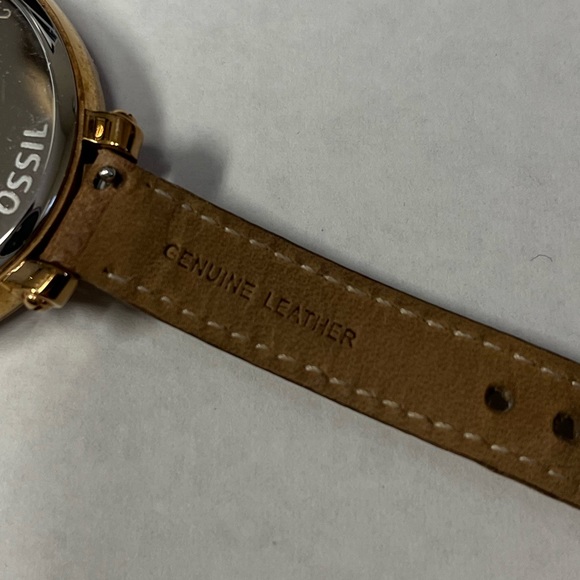Fossil Watch - Picture 6 of 6